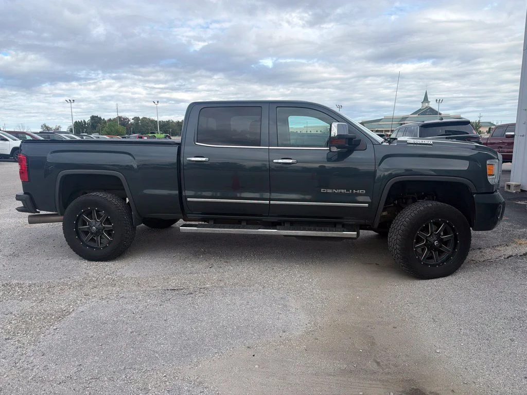 Used 2018 Gray GMC Denali image 6
