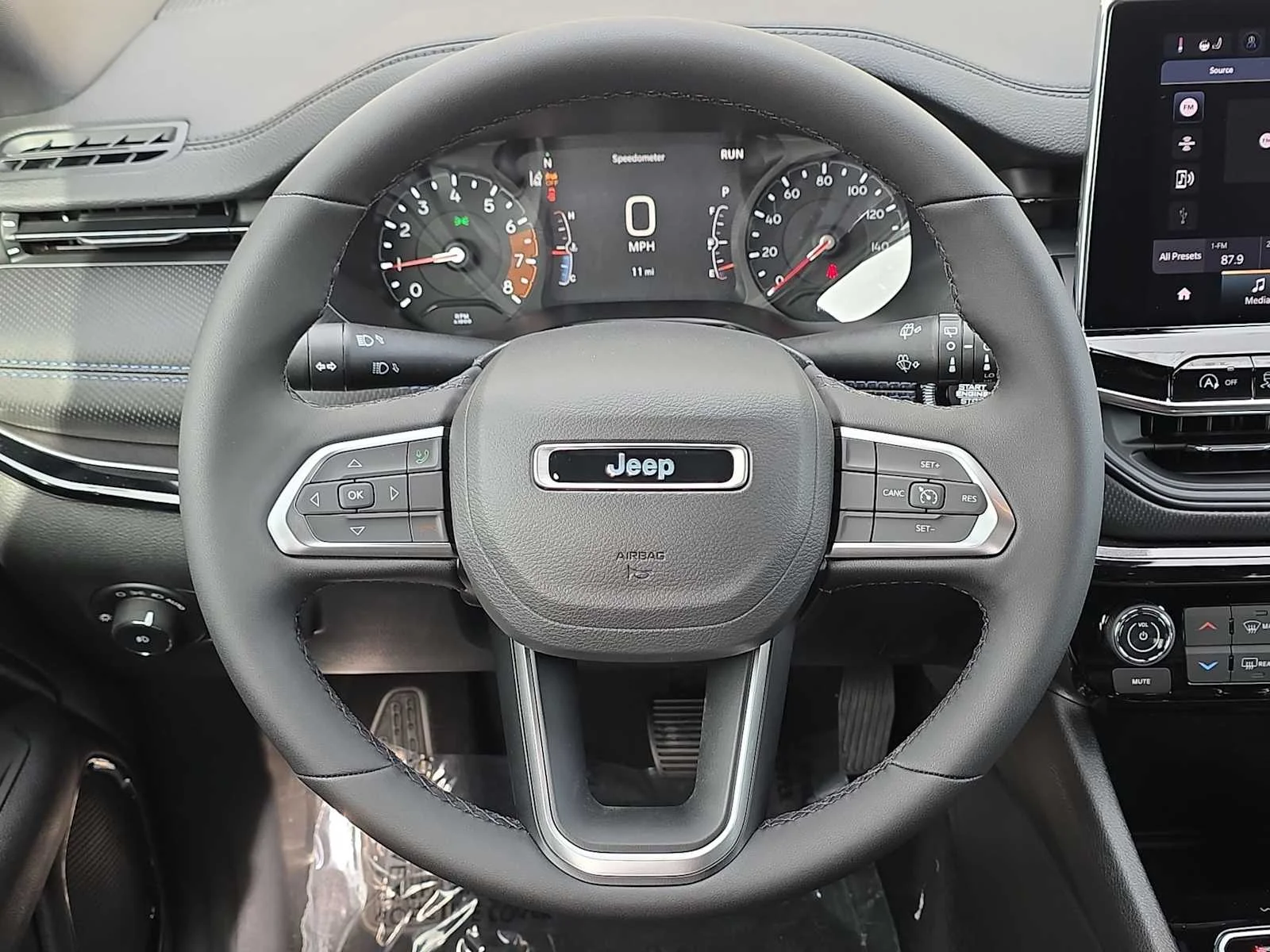 Used 2026 Bright White Clearcoat Jeep Latitude Altitude image 19