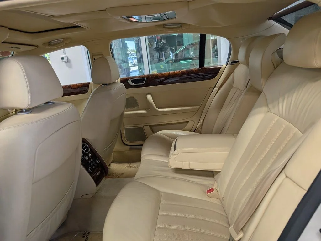 Used 2008 White Bentley Base image 12