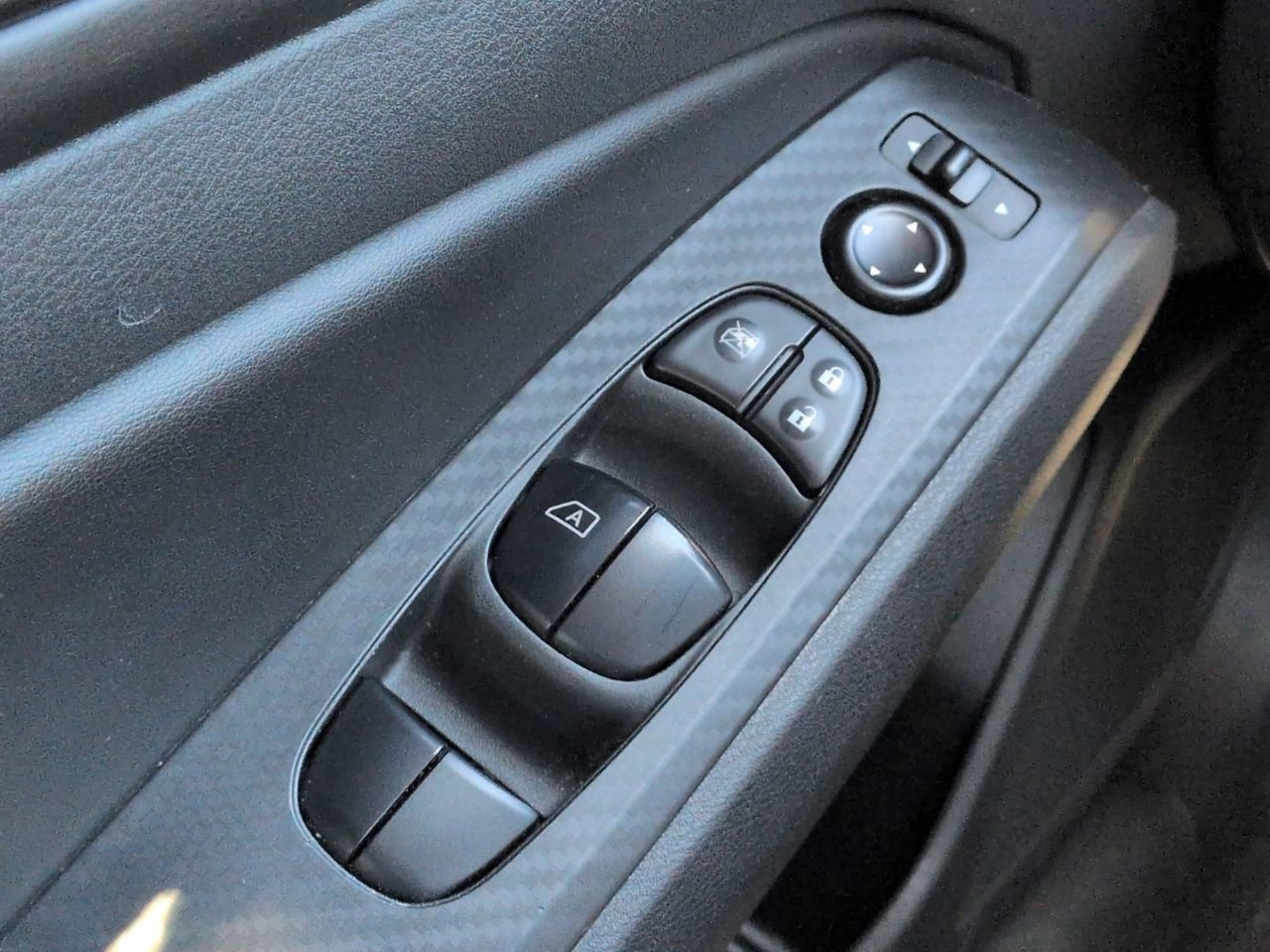 Used 2024 Garnet Pearl Metallic Nissan 2.5 SV image 21