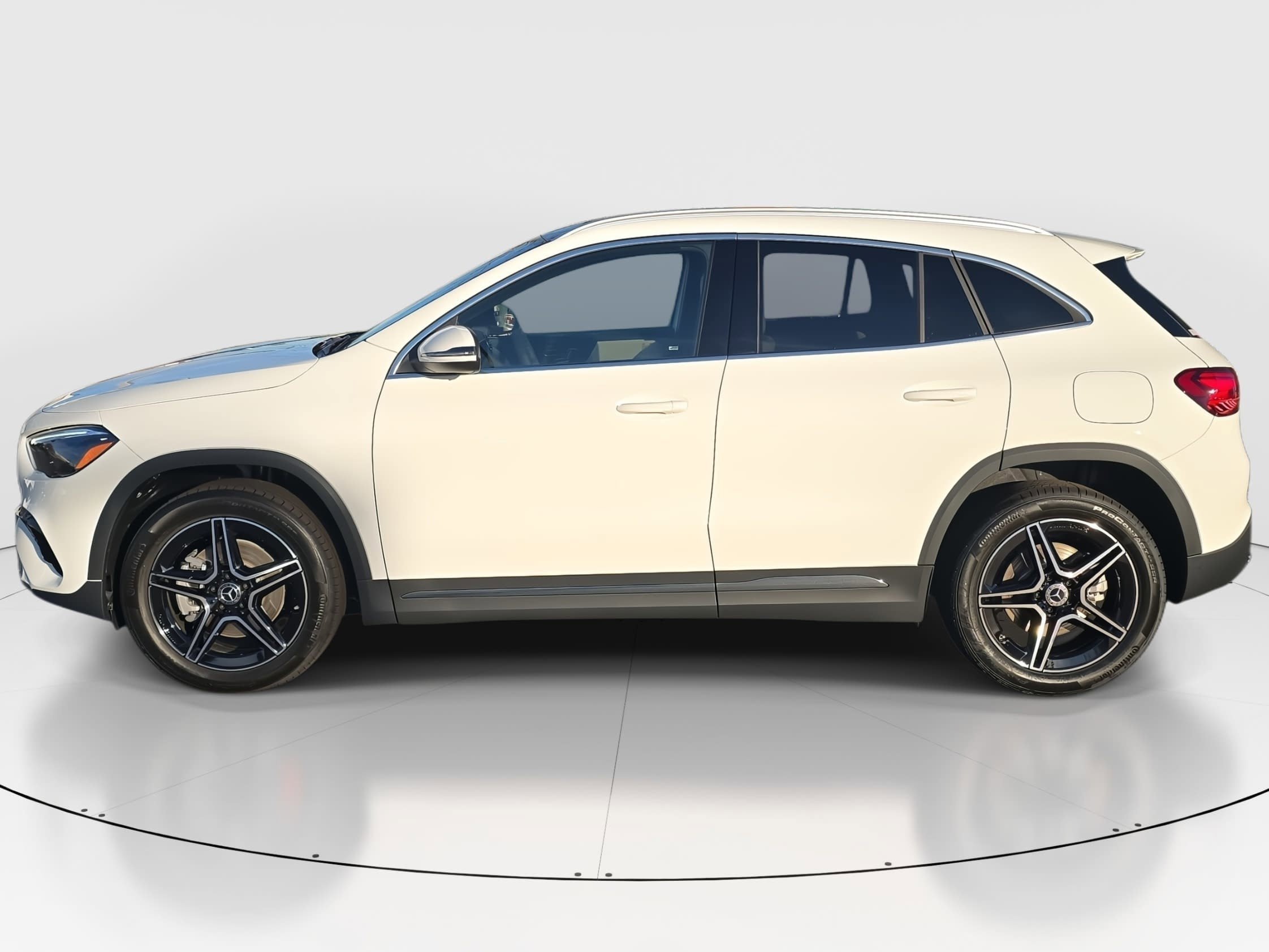 New 2026 Polar White Mercedes-Benz GLA250 image 8
