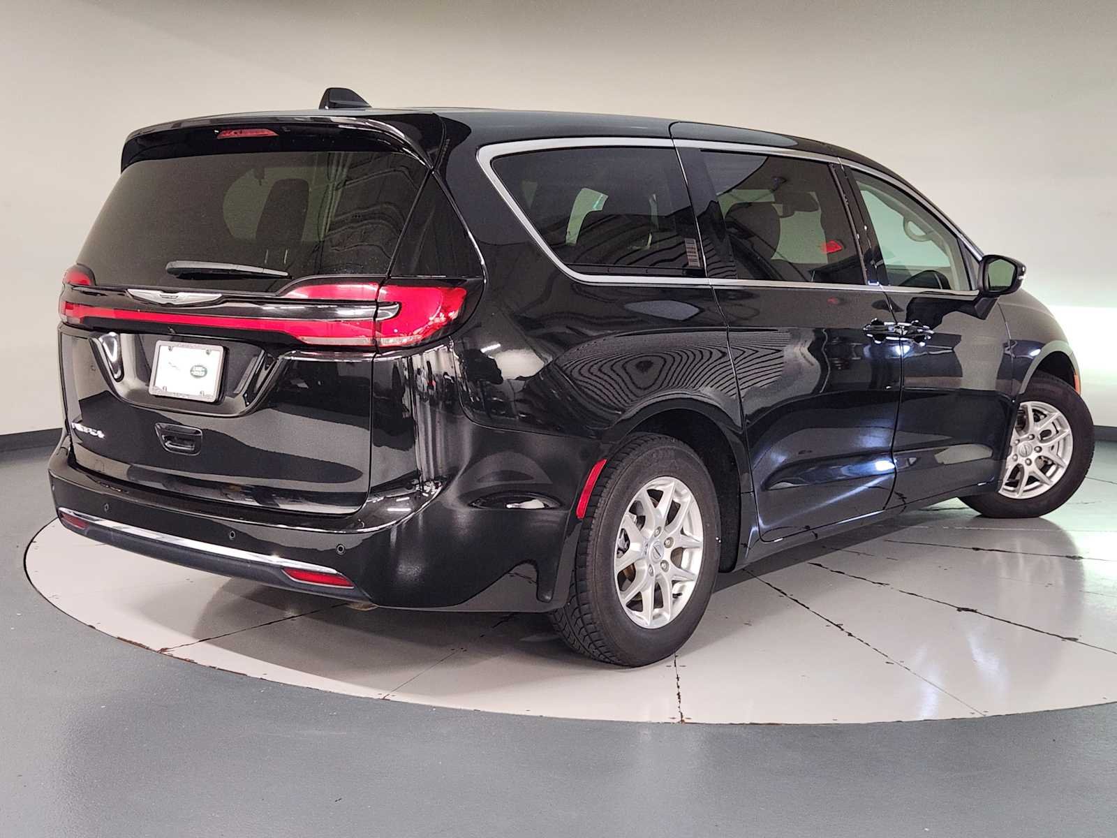 Used 2023 Brilliant Black Crystal Pearlcoat Chrysler Touring L image 2