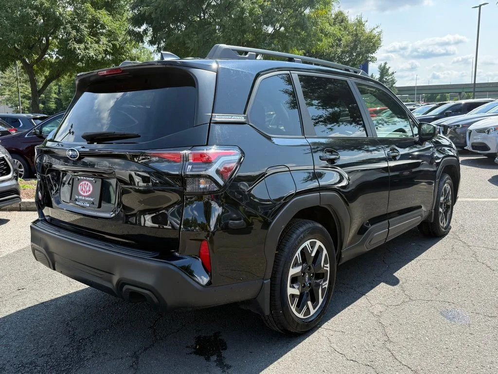 Used 2025 Crystal Black Silica Subaru Premium image 6