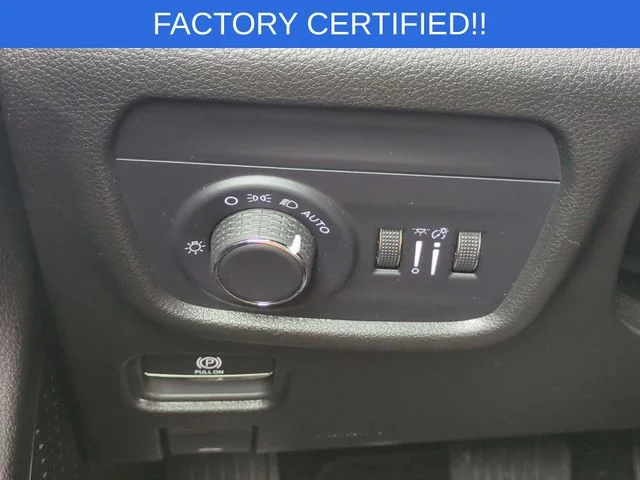 Used 2025 White/off-white Jeep Laredo X image 19