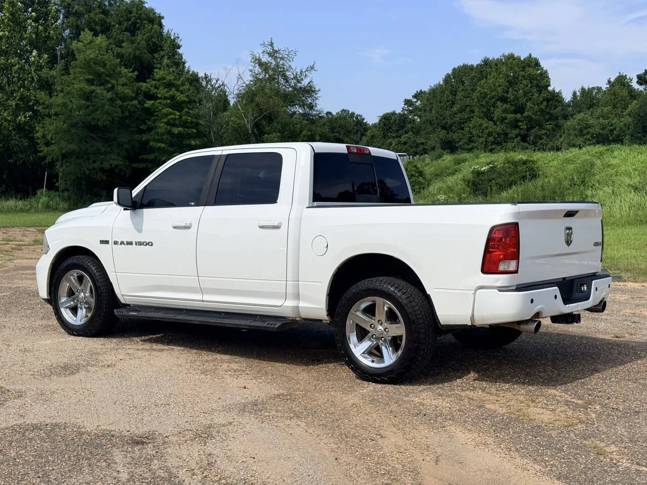 Used 2012 White RAM Sport 4x4 4dr Crew Cab 5.5 ft. SB Pickup image 3