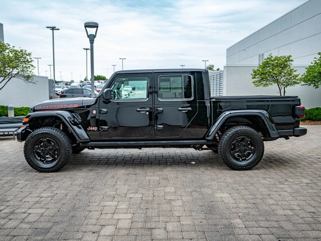 Used 2021 Black Clearcoat Jeep Mojave image 8