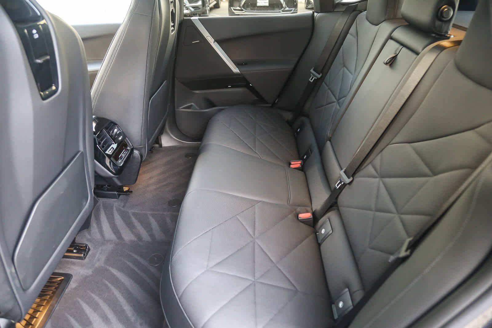 2025 BMW iX 50 - Photo 14