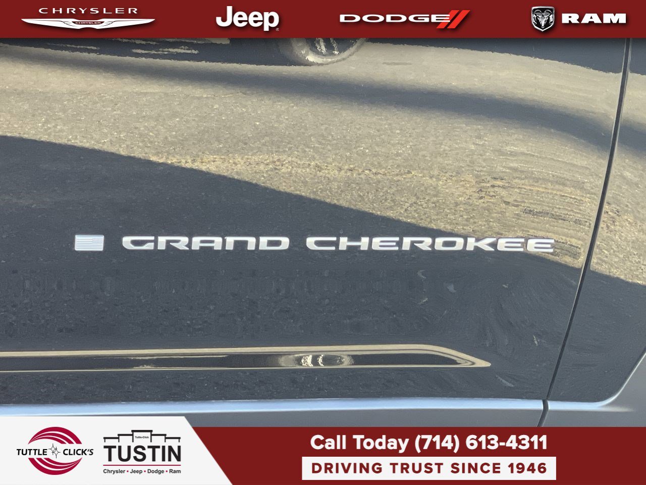 Used 2025 Diamond Black Crystal Pearlcoat Jeep Laredo image 11