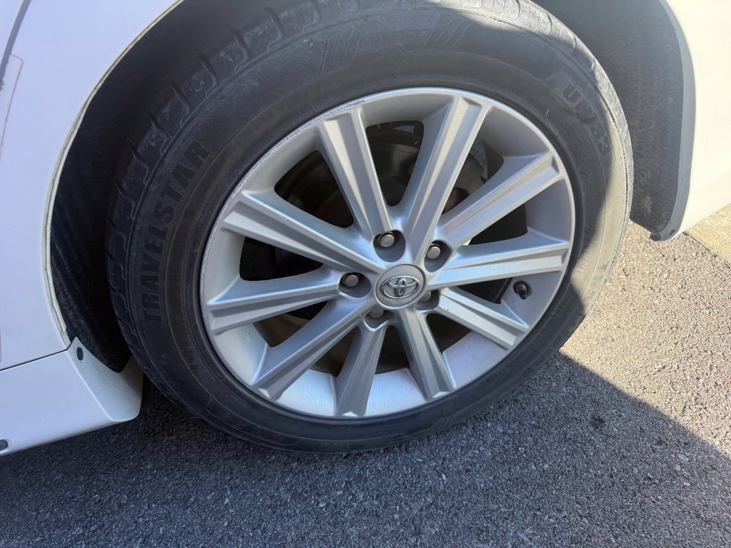 Used 2013 Super White Toyota XLE image 6