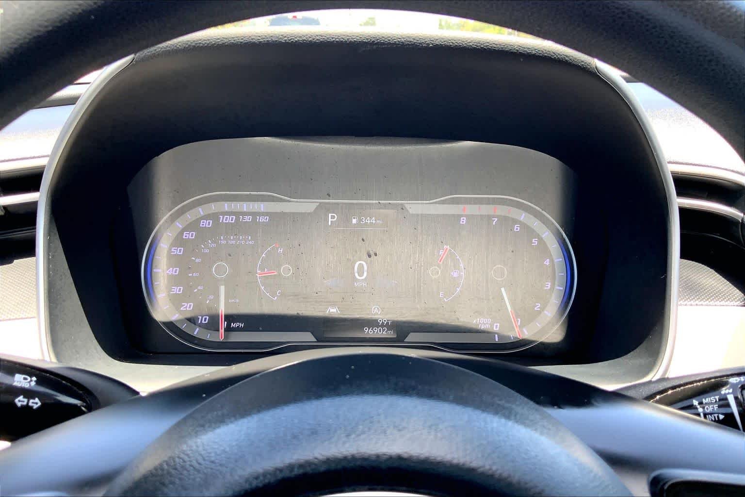 Used 2022 Quartz White Hyundai SE image 25