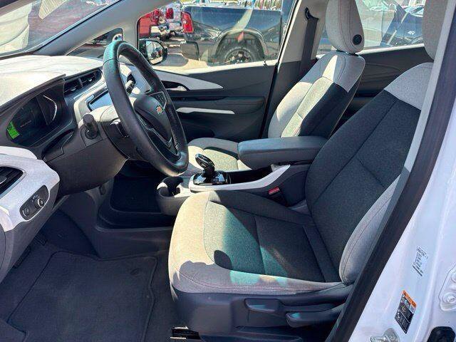 Used 2017 White Chevrolet LT image 10