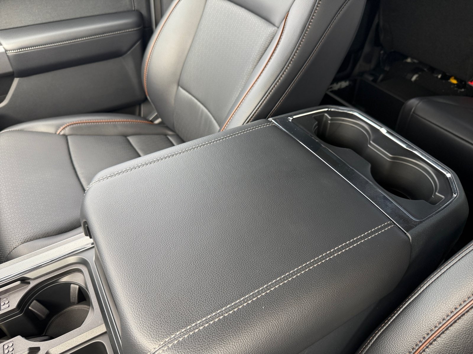 Certified Used 2025 Avalanche Ford Lariat image 14