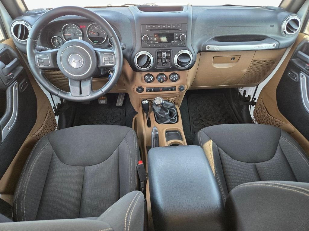 Used 2016 White Jeep Sahara image 20