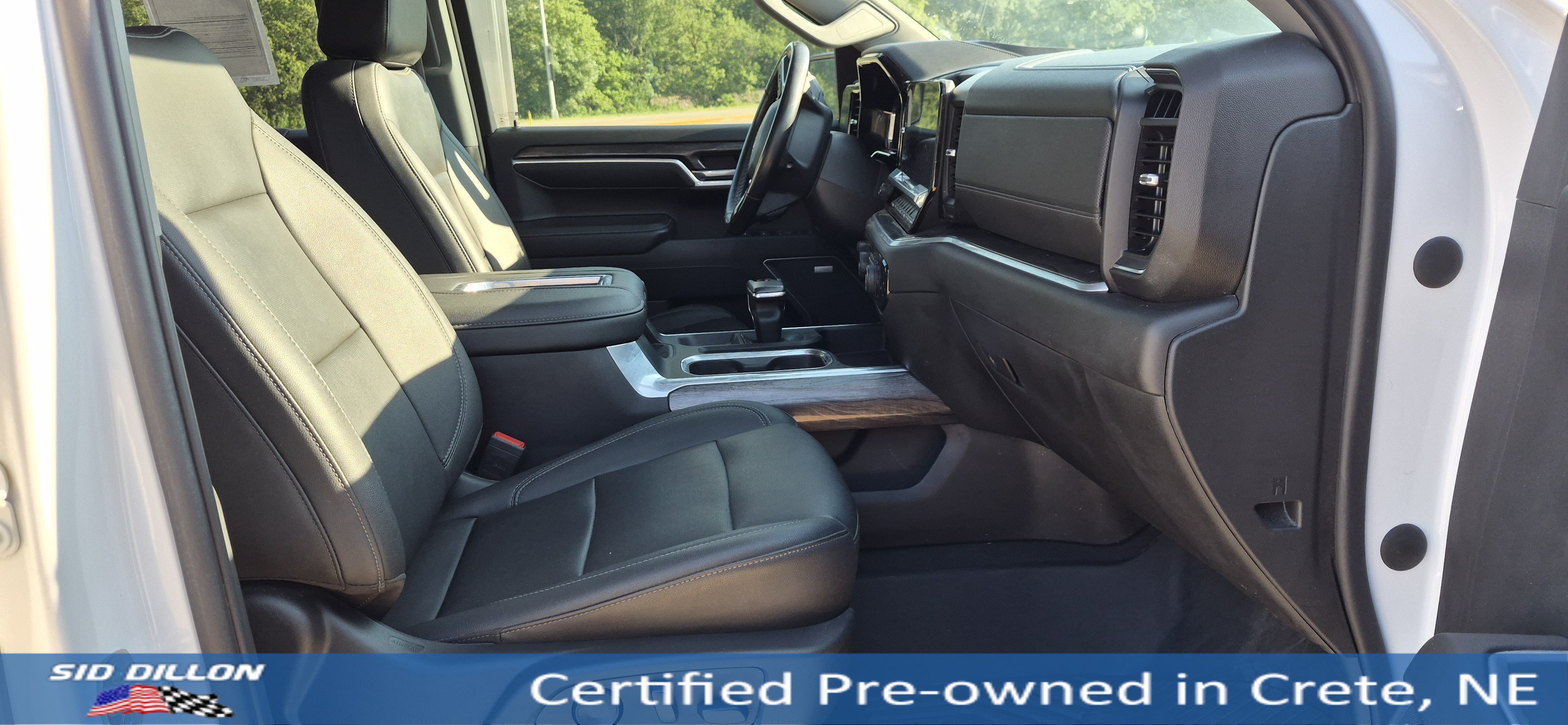 Used 2022 Summit White Chevrolet LTZ image 4