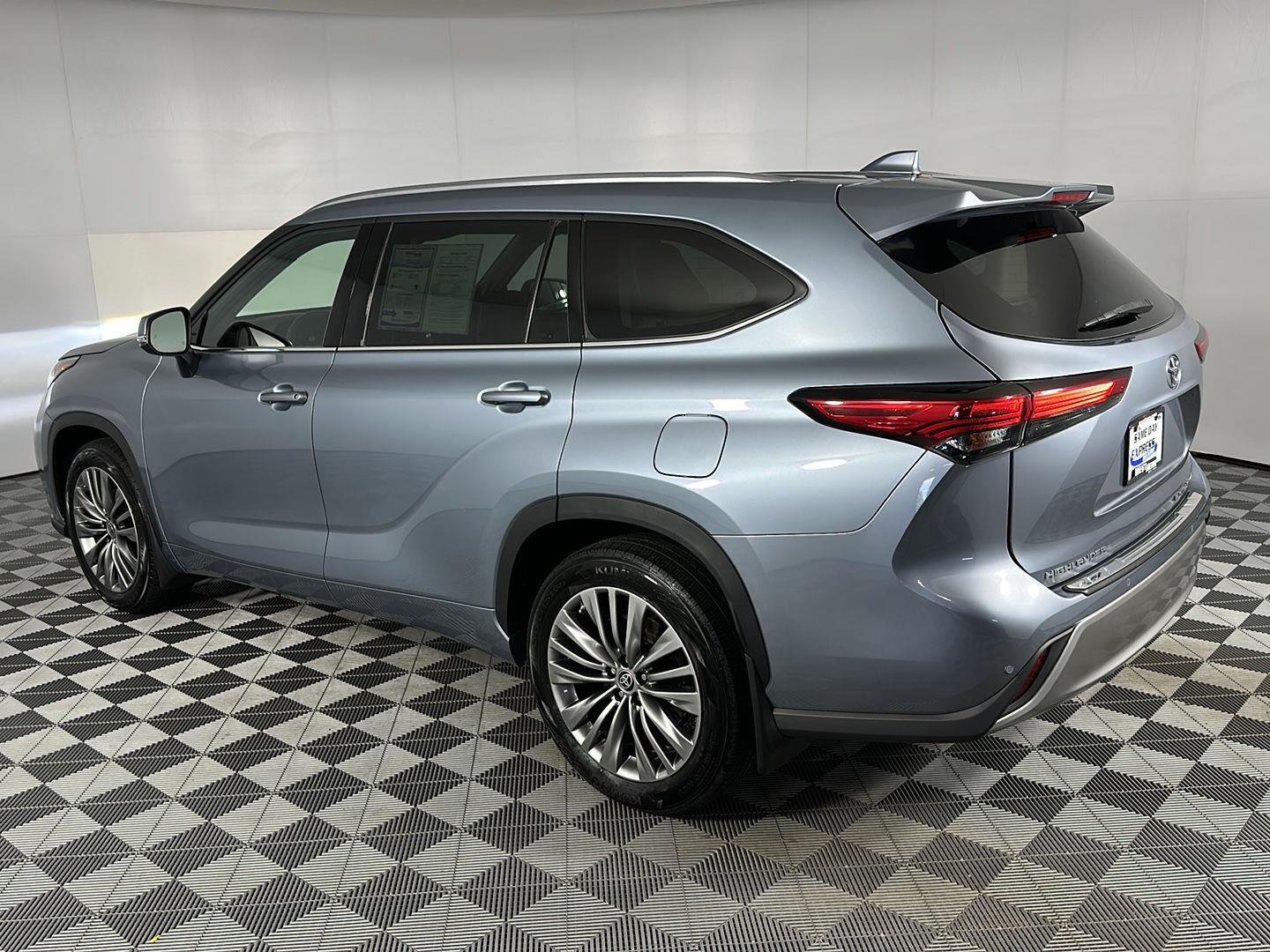 Used 2021 Moon Dust Toyota Platinum image 27