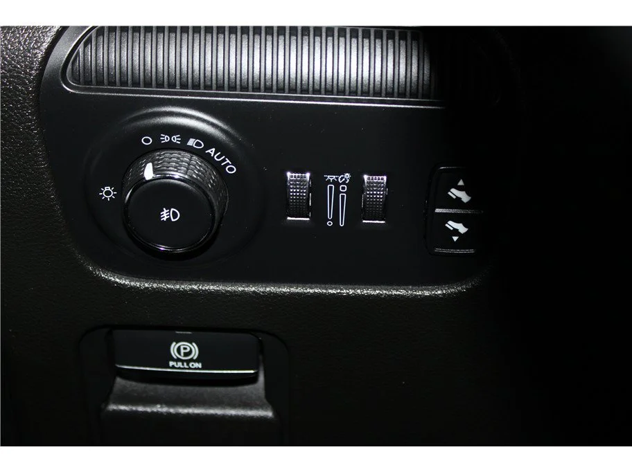 Used 2024 Baltic Gray Metallic Clearcoat Jeep Series II image 29