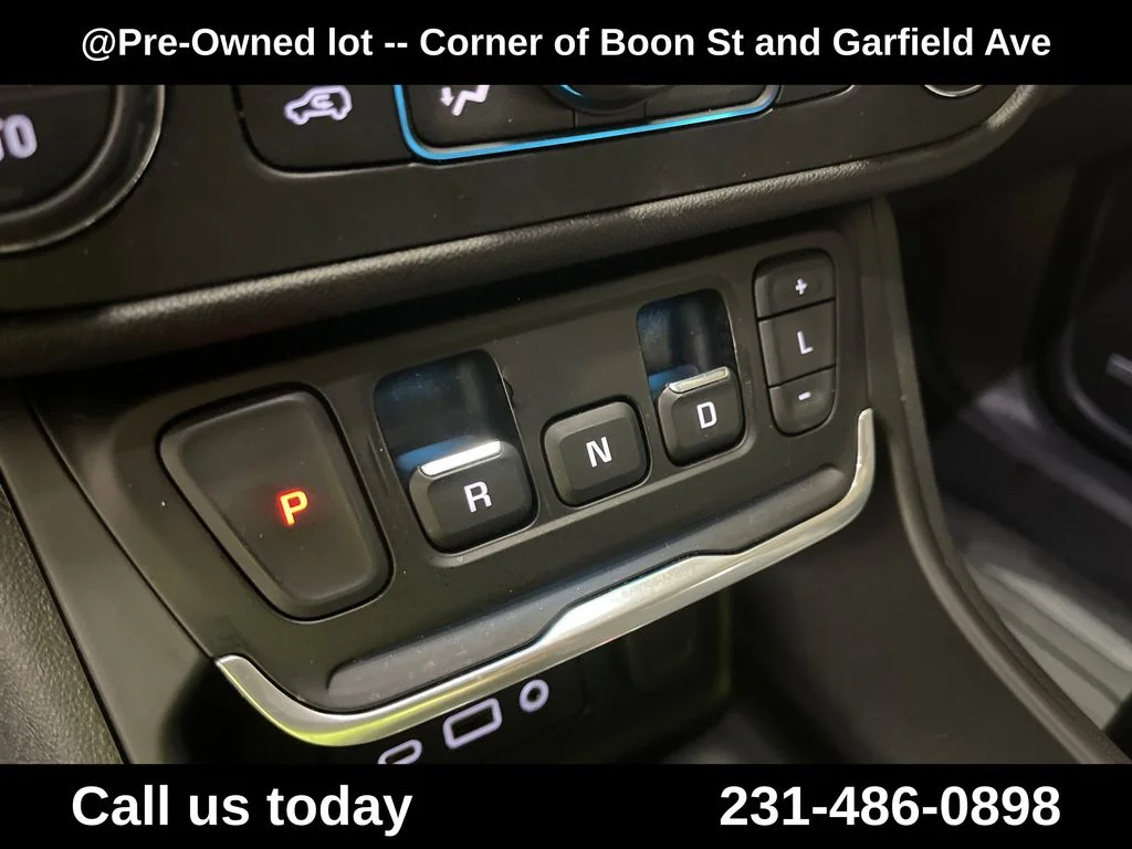 Used 2020 Gray GMC SLT image 25