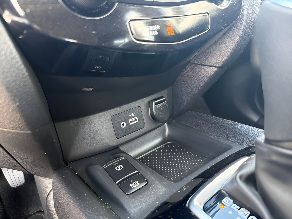 Used 2022 Silver Nissan SL image 38