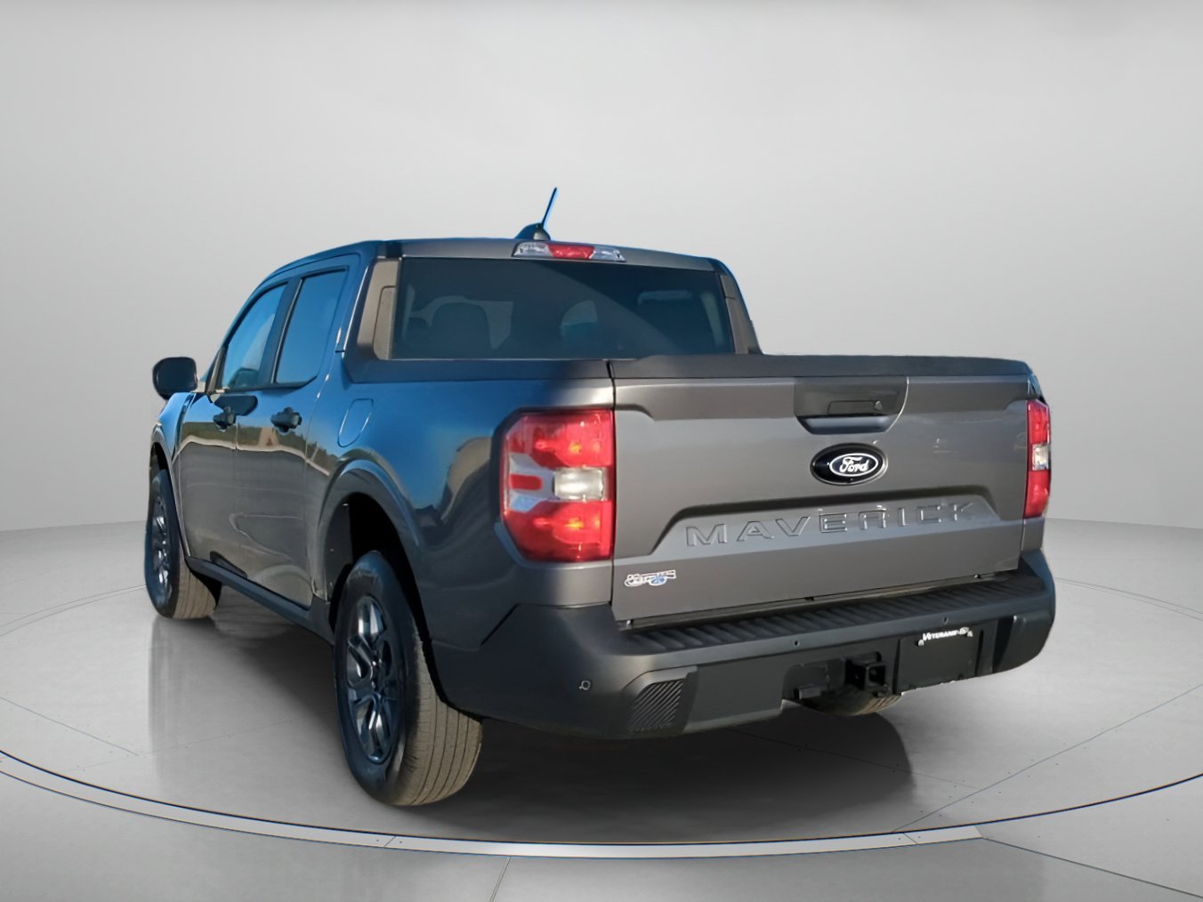 New 2026 Carbonized Gray Metallic Ford XLT image 19