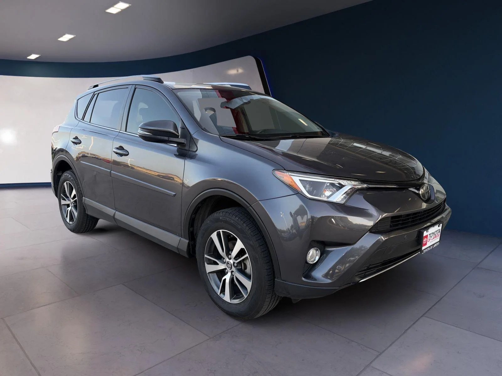 Used 2018 Magnetic Gray Metallic Toyota XLE image 7
