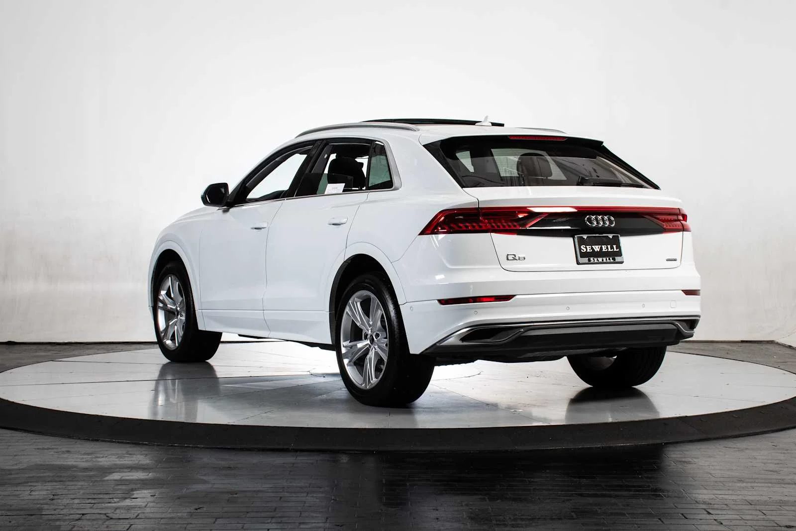 Used 2023 /WHITE Audi Premium Plus image 4