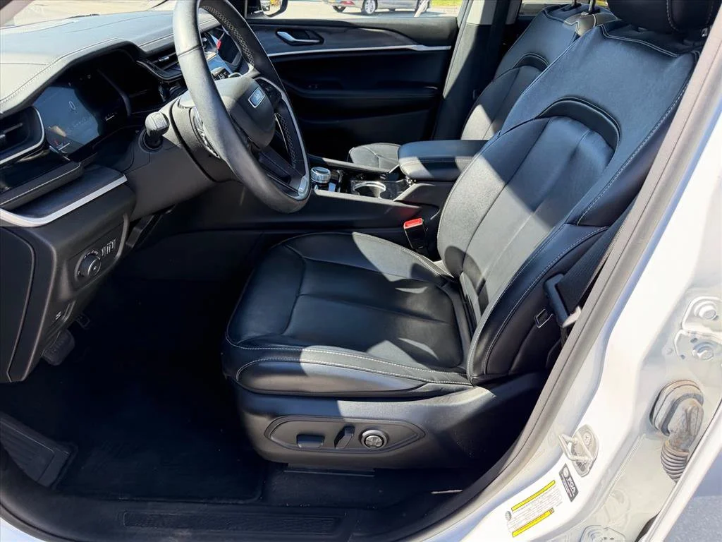Used 2022 White Jeep Limited image 8