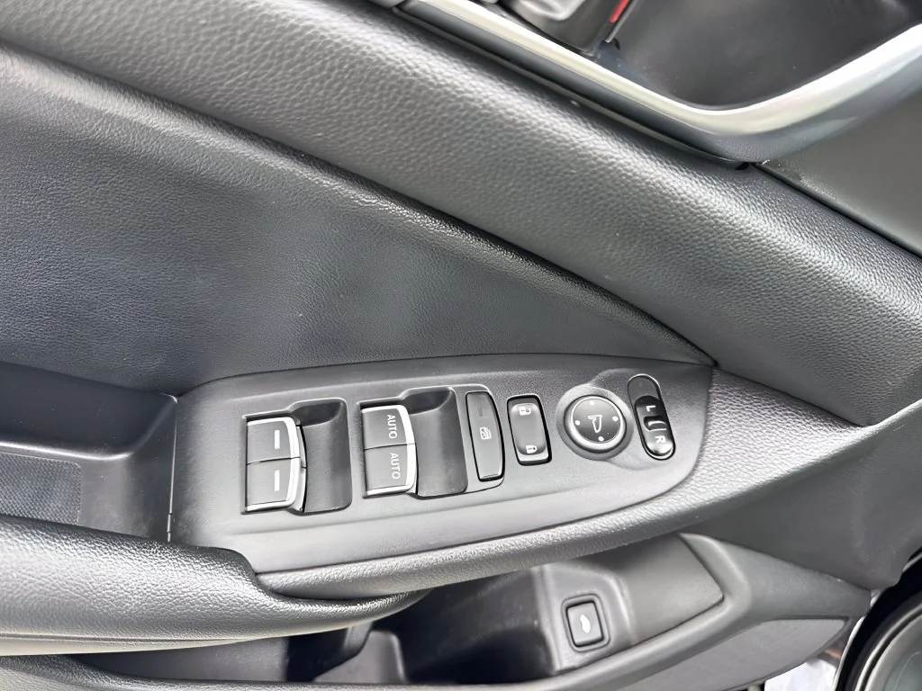 Used 2019  Honda EX image 26