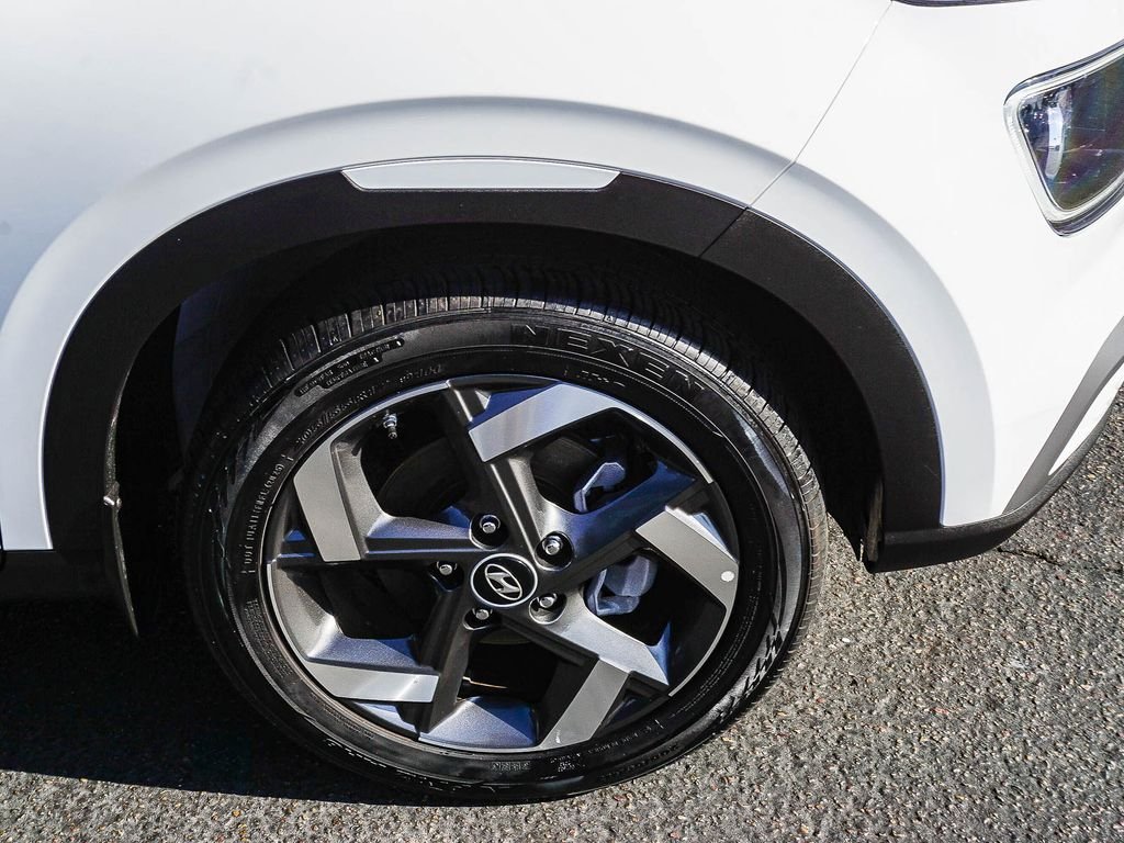 Used 2025 White Hyundai Limited image 9