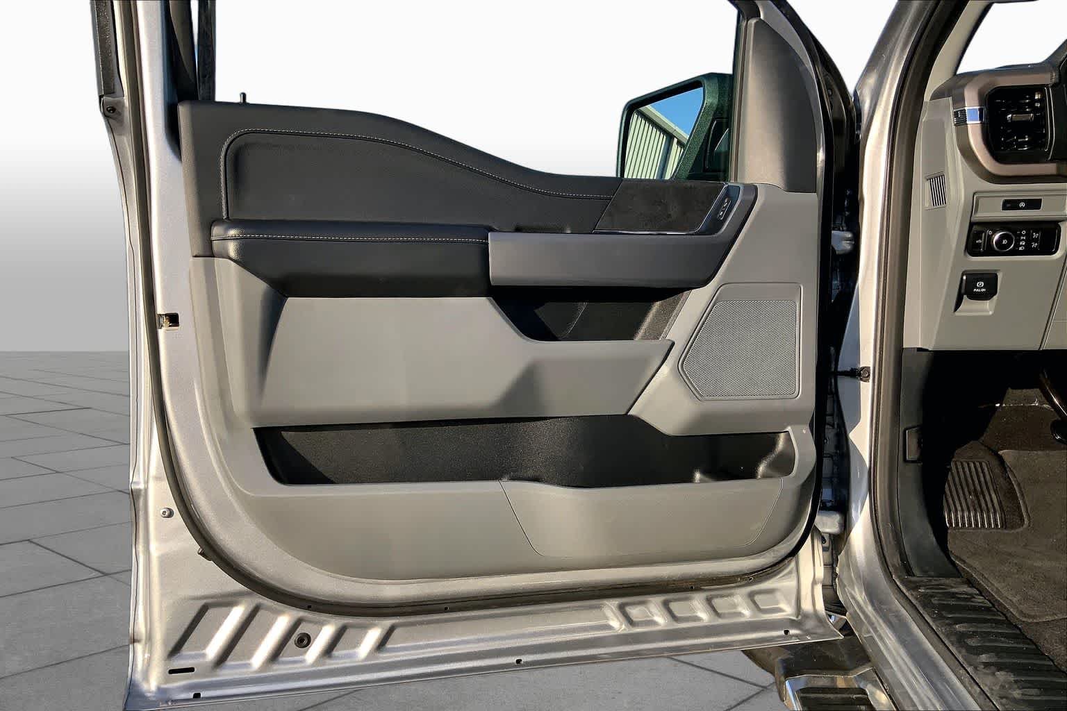Used 2025 Iconic Silver Ford XLT image 22
