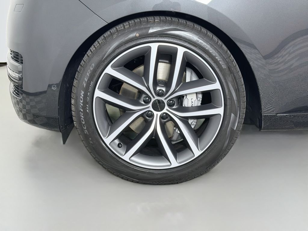 New 2026 Carpathian Grey Land Rover SE image 33