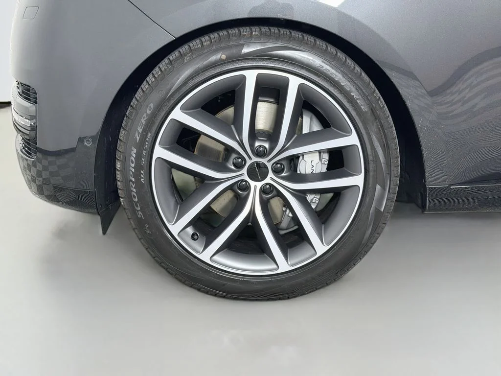 New 2026 Carpathian Grey Land Rover SE image 33