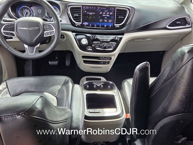 Used 2022 Black Chrysler Touring L image 9