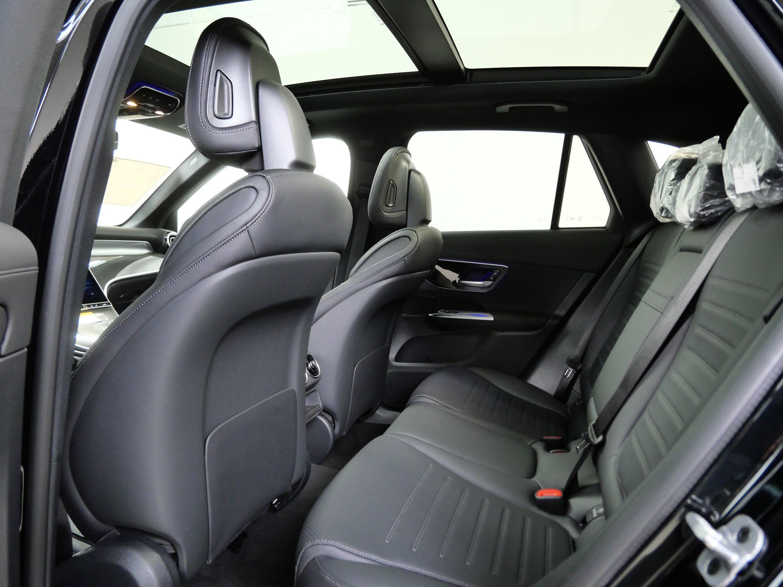 New 2026 Black Mercedes-Benz GLC 300 image 9