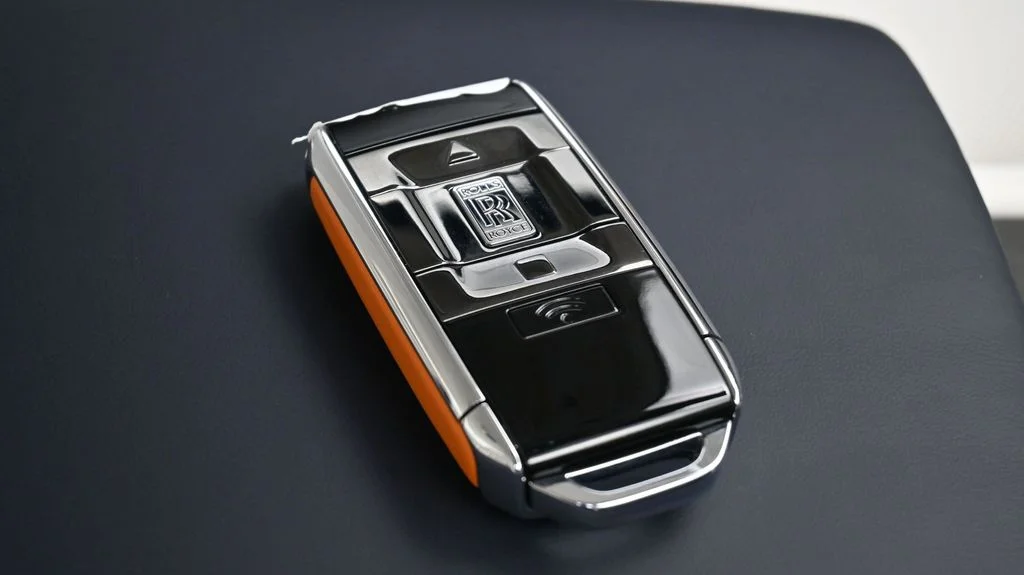 New 2027 Black Rolls-Royce  image 15