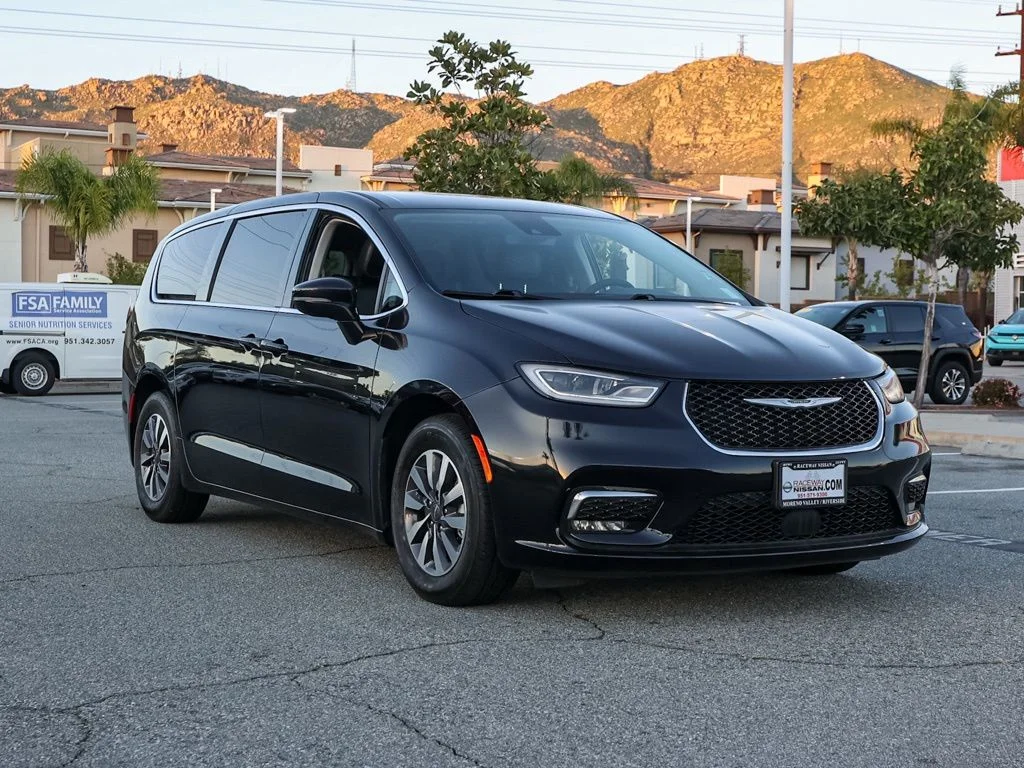 2024 Chrysler Pacifica PHEV