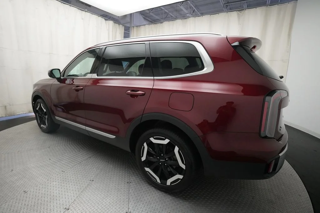 Used 2024 Red Kia EX image 33