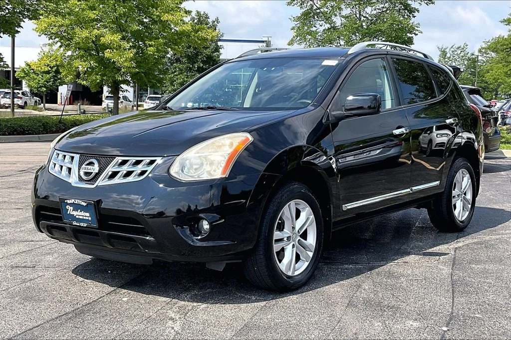 Used 2013 Black Nissan SV image 15