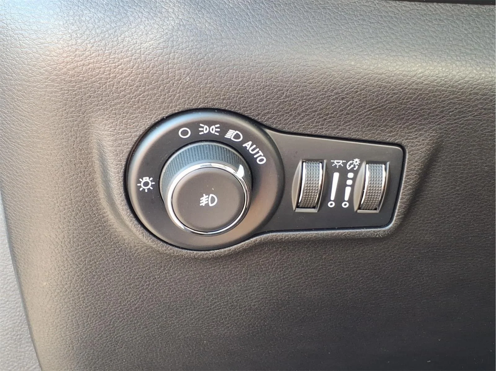 Used 2025 Bright White Clearcoat Jeep Limited image 17