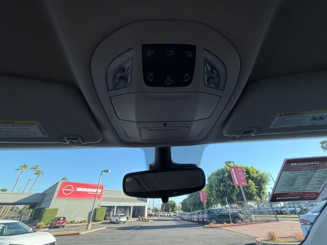 Used 2024 Black Chrysler Select image 27