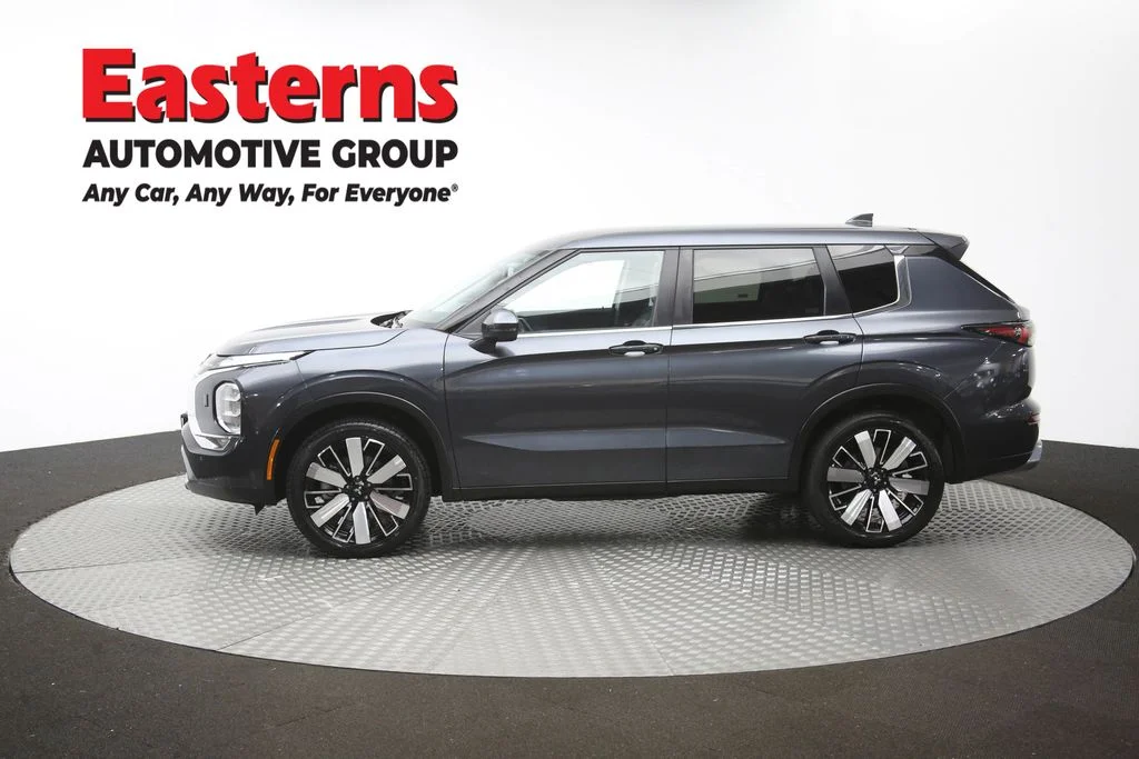 Used 2025 Gray Mitsubishi SE image 60