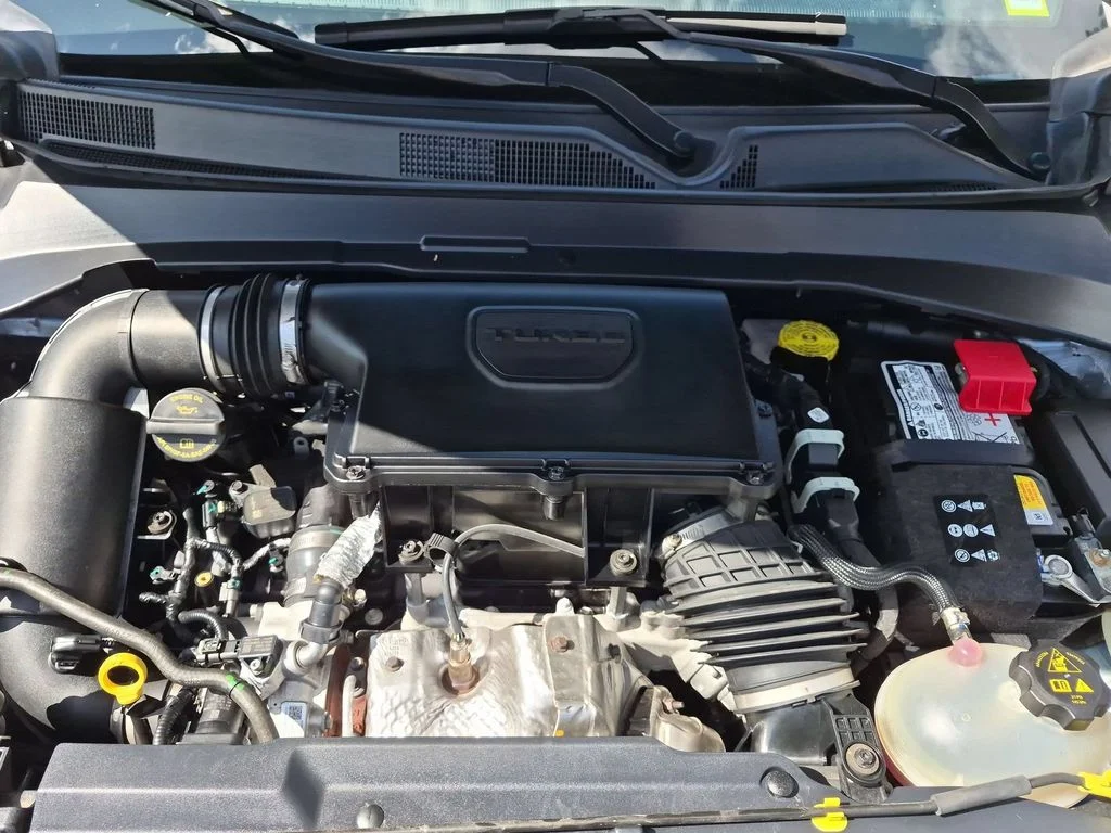 Used 2023 Silver Jeep Latitude image 22