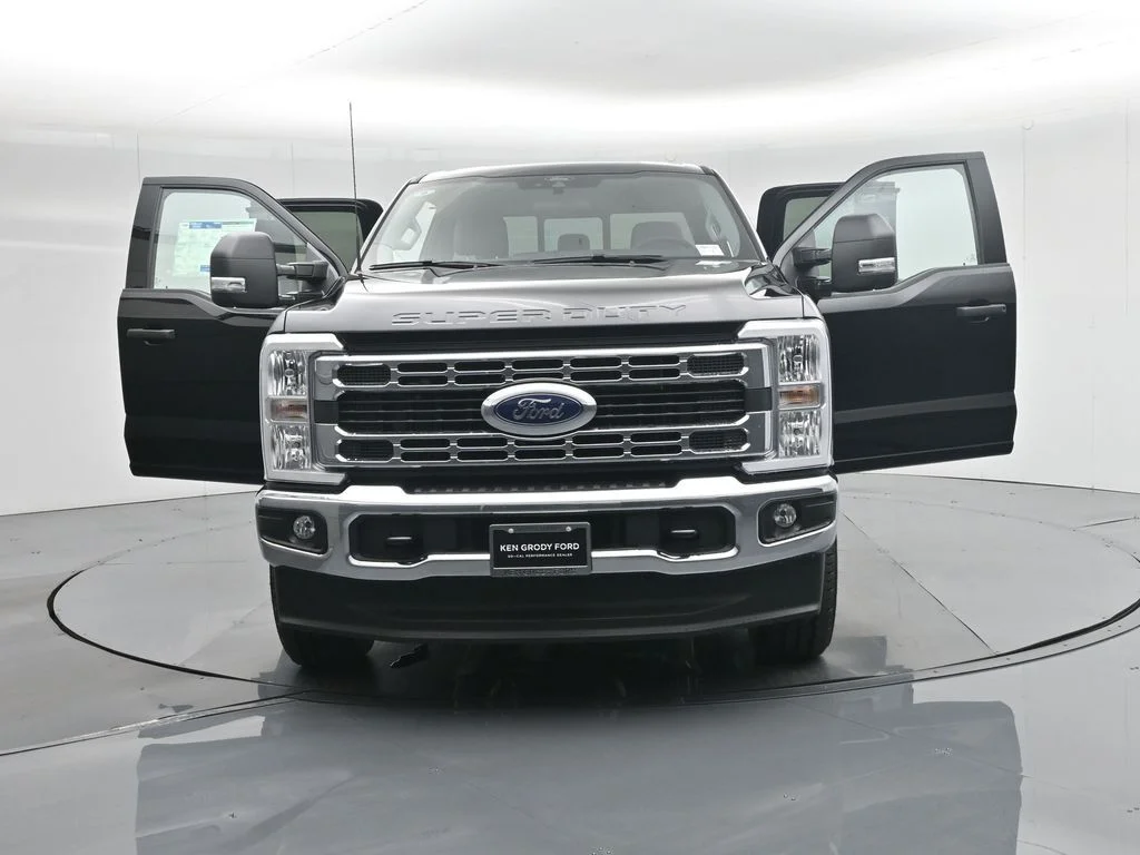 New 2026 Agate Black Metallic Ford XLT image 30