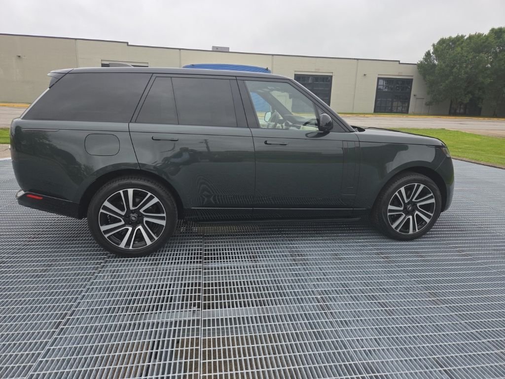 Certified Used 2023 Belgravia Green Metallic Land Rover SE image 6