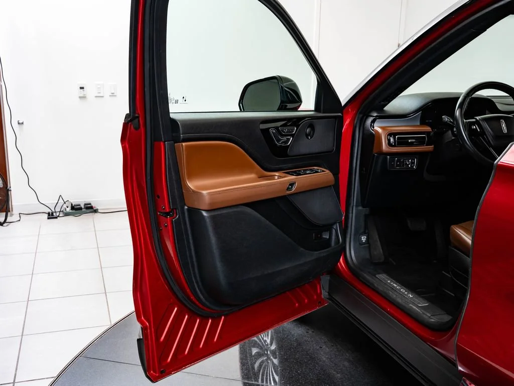 Used 2021 Red Carpet Lincoln Reserve image 28