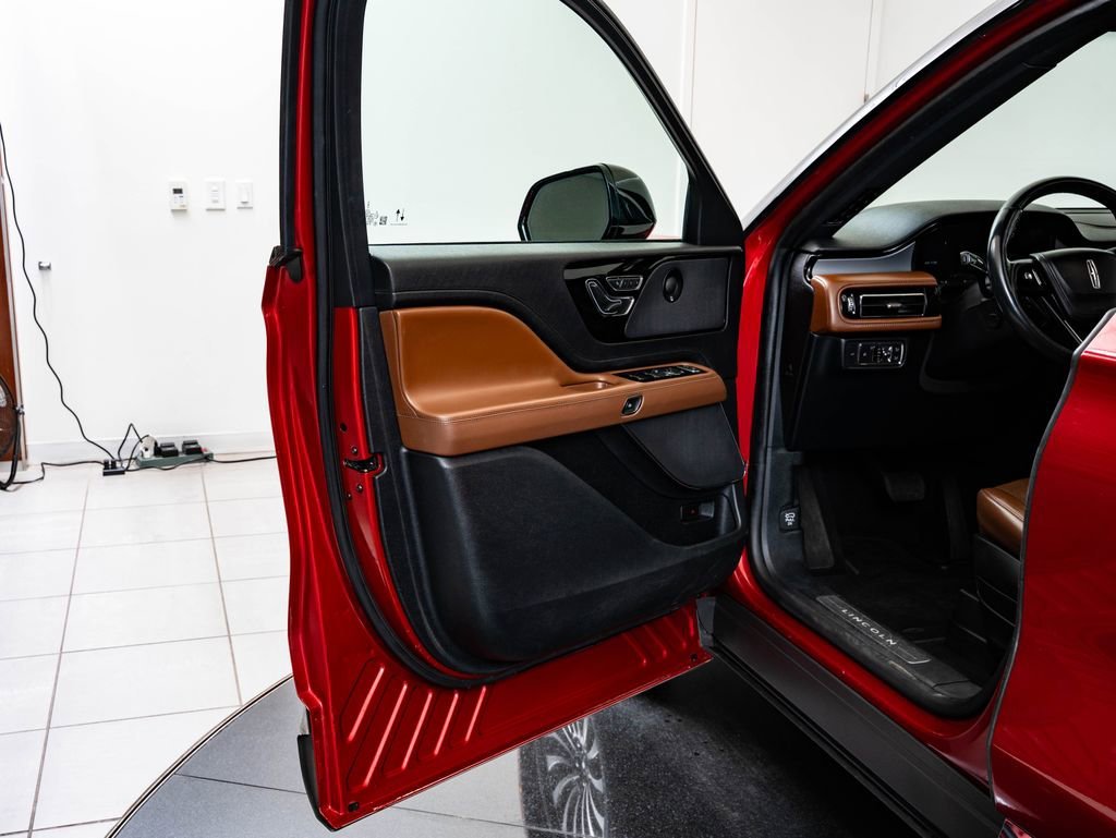 Used 2021 Red Carpet Lincoln Reserve image 28