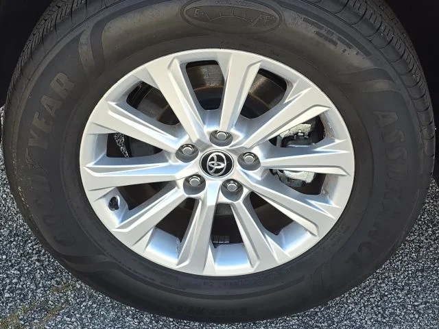 Used 2025 Red Toyota XLE image 10