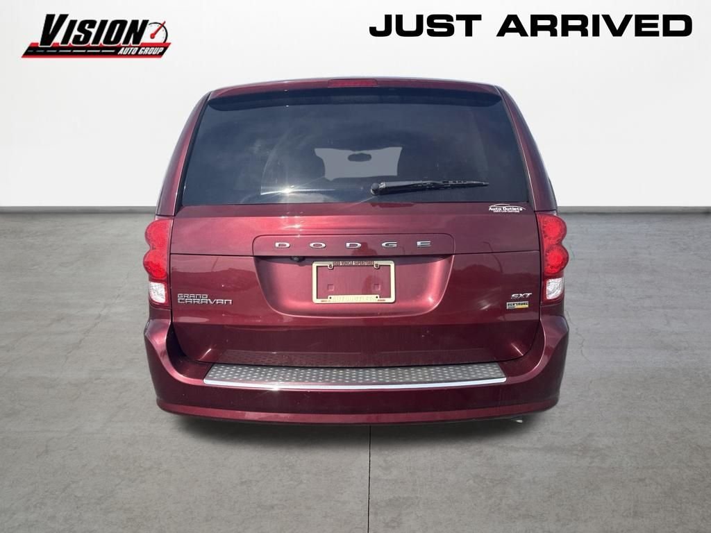 Used 2018 Red Dodge SXT image 7