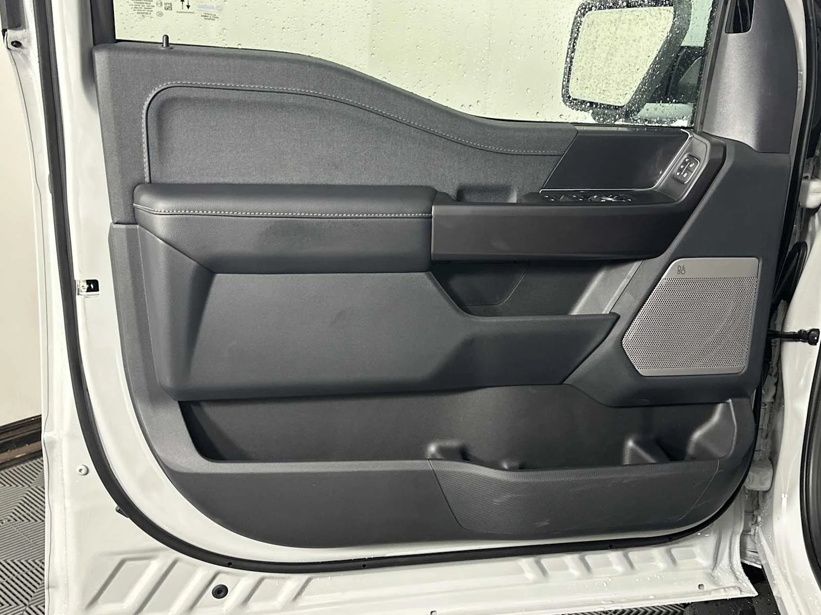 New 2026 Avalanche Gray Ford LARIAT image 10