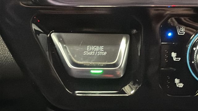Used 2024 Summit White GMC Denali image 22