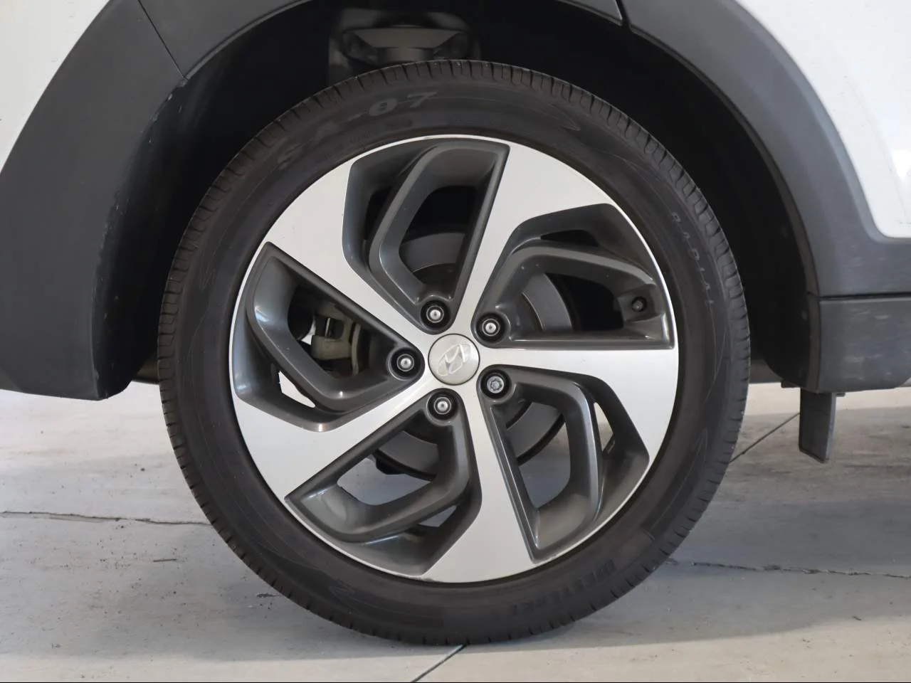 Used 2018 Dazzling White Hyundai Limited image 9